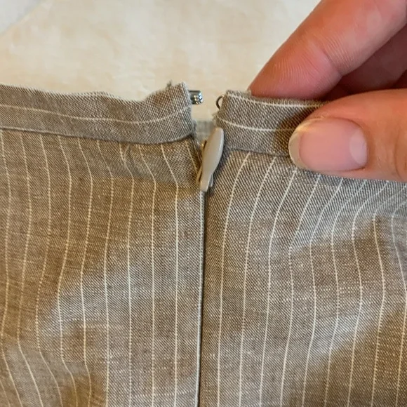 NWT CALVIN KLEIN Pinstripe Pencil Skirt - Picture 4 of 12